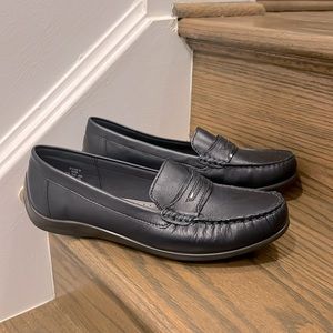 Women’s Hotter Navy Leather Darcy Penny Loafers Size 9
